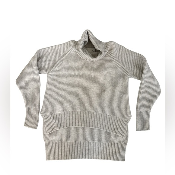 WILFRED Free 100% Merino Wool Crop Turtleneck Long Sleeve Sweater Size Medium - Picture 8 of 10
